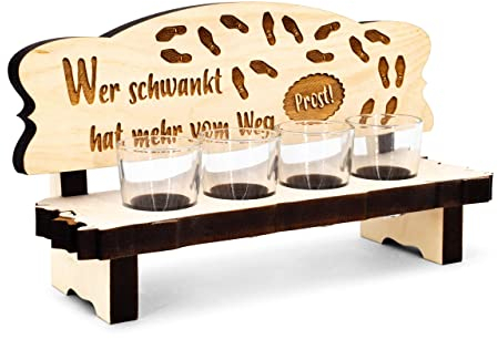 sagl.tirol Holz Schnapsbank mit Gravur und Schnapsgläser [100% Natur] Lustige Geschenkidee I Geschenke für Männer I Geburtstagsgeschenk für Männer (4er Schnapsbank Wer schwankt)