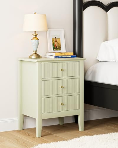HEYZOEY Table de Nuit Vintage avec 3 Tiroirs, Table de Chevet Style Ferme Rustique avec Poignées Dorées, Table d'Appoint pour Chambre et Salon, Vert Pistache (45 × 35 × 61 cm)